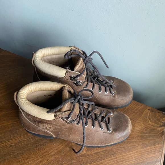 Italian Cowhide Hiking Boots Size 7 Women’s Brown Leather Hiking Boots - Picture 5 of 8